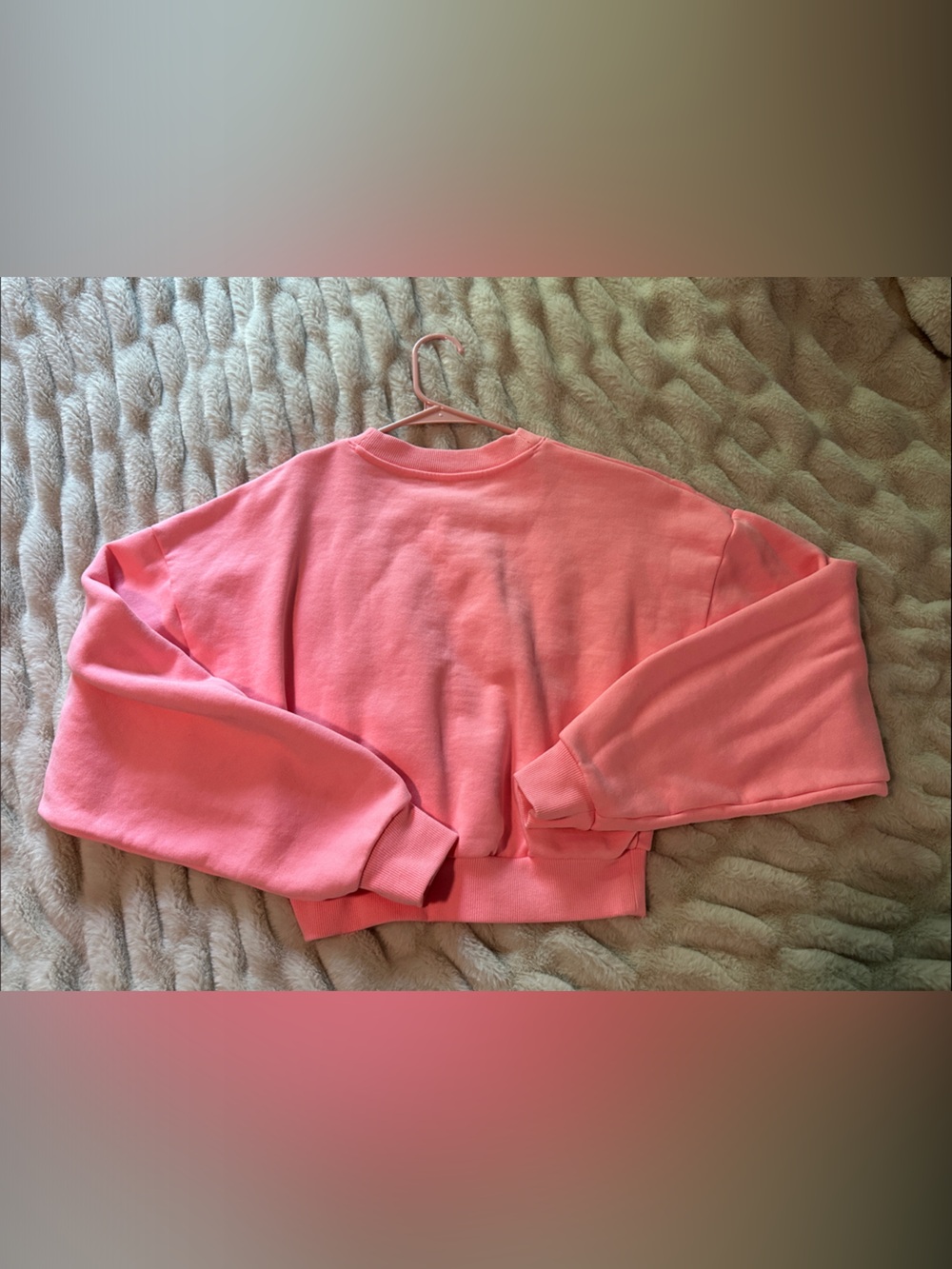 ALO Yoga Neon Bubblegum Pink Cropped Accolade Crewneck Sweatshirt Medium - Picture 9 of 11